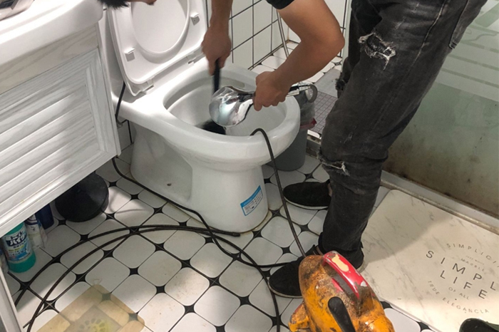 熊口管理区疏通下水道