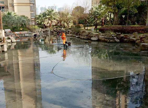 熊口管理区景观池淤泥清理