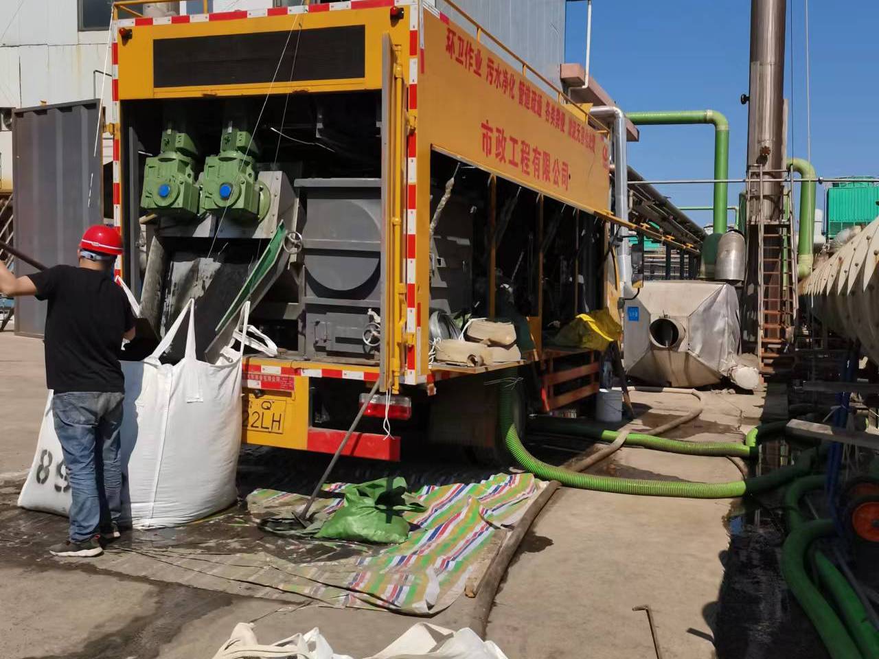 熊口管理区淤泥压干处理