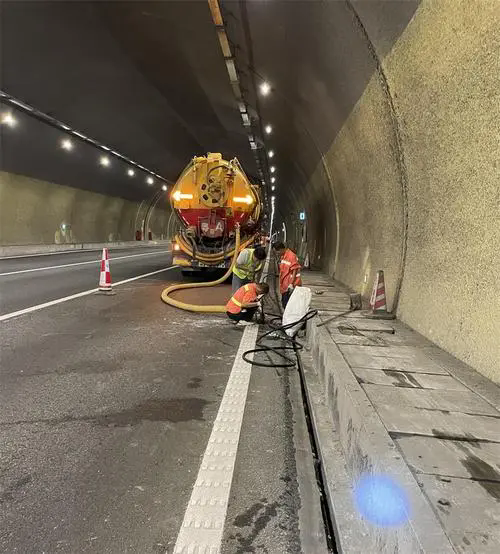 熊口管理区隧道排水渠清淤